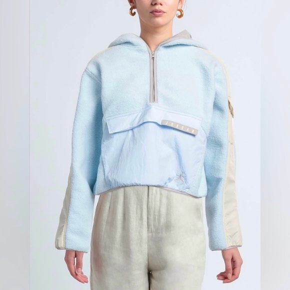 Jordan Women's Blue and Cream Puffer Jacket - Picture 5 of 6